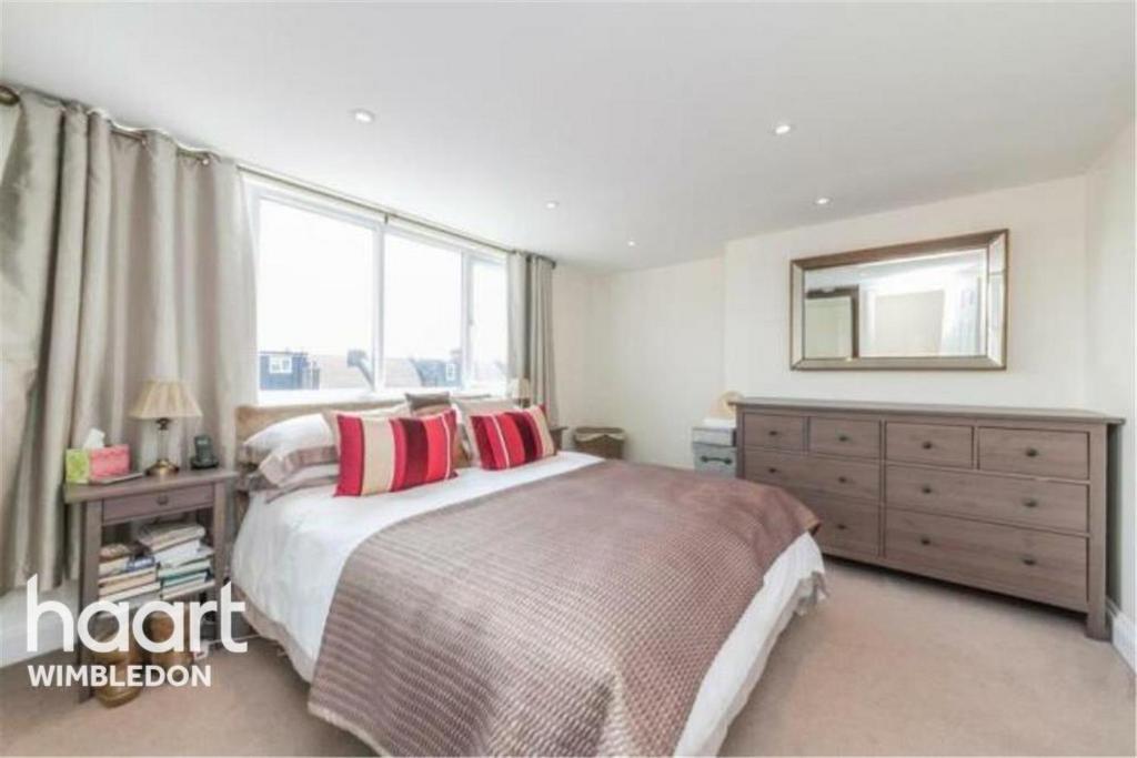 Prince Avenue, SW20 3 bed terraced house £2,500 pcm (£577 pw)