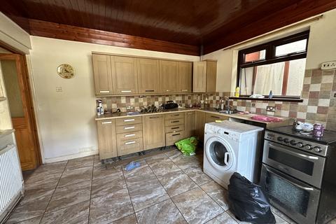5 Heol Twrch, Lower Cwmtwrch, Swansea, SA9 2TD