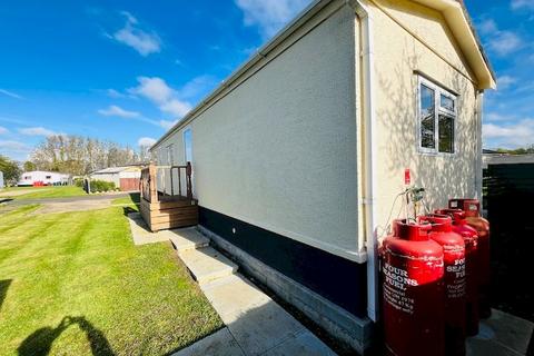 2 bedroom park home for sale, Two Bed Homeseeker Langdale Plus 40x12 The Compasses Park, Cranleigh GU6