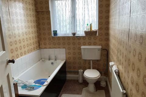 70 Ingrebourne Road, Rainham, RM13 9AL