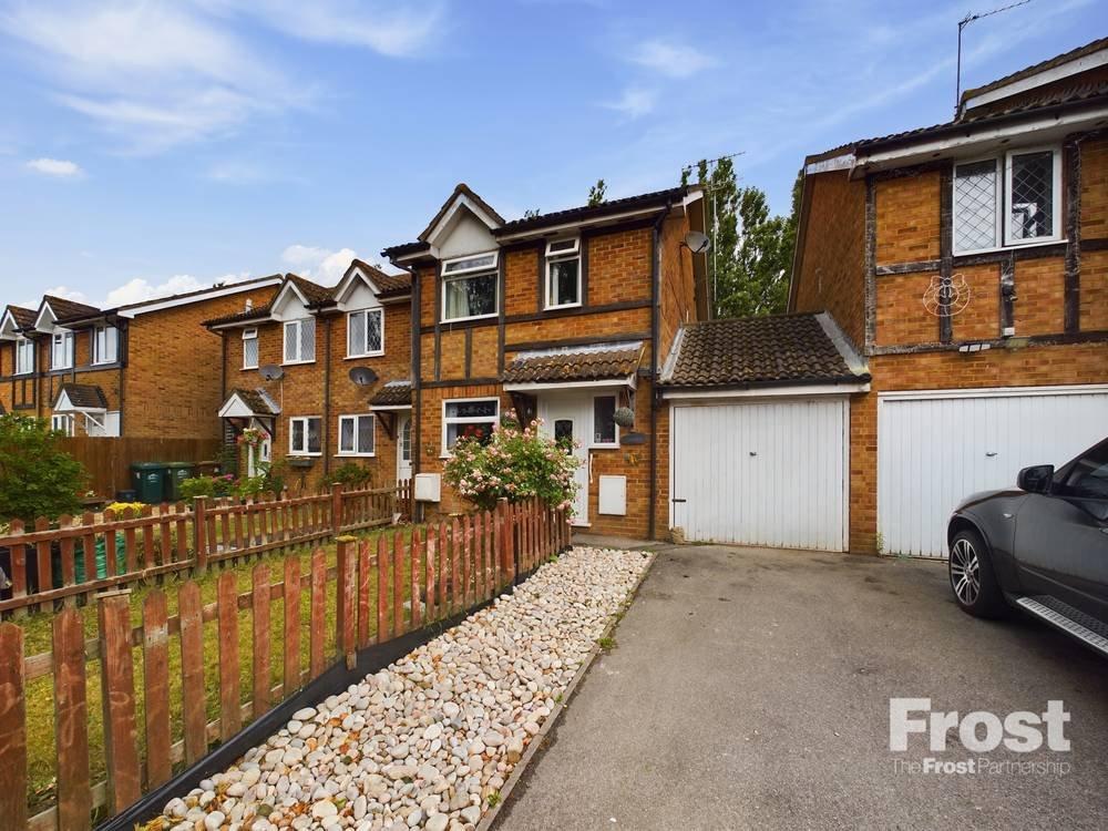 The Heathers, Stanwell, Middlesex, TW19 3 bed end of terrace house for