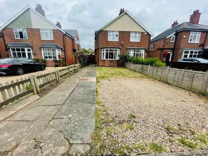 Barkby Rd, Syston, Leicestershire. LE7 2AG 3 bed semidetached house