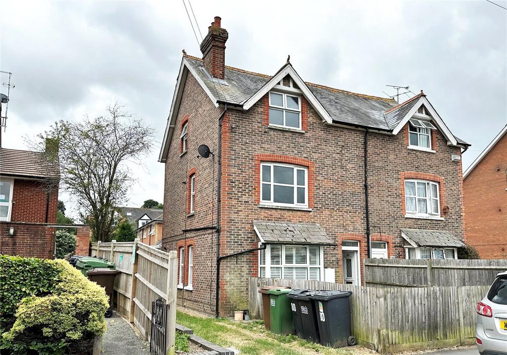 Framfield Road Uckfield East Sussex Tn22 2 Bed Maisonette For Sale