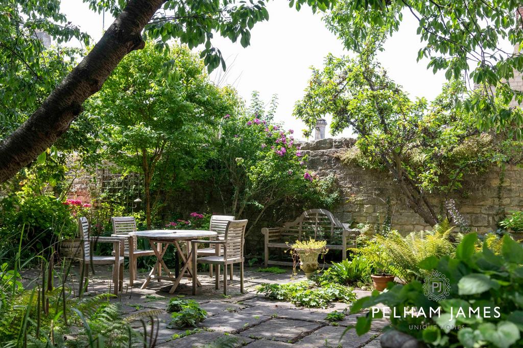 Courtyard Garden, Walsoken House, St Peter&#39;s...