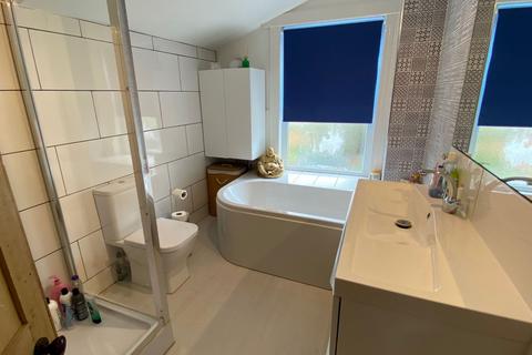 3 Leslie Road, Northampton, NN2 6BD