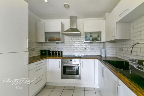 1 bedroom apartment for sale, Wick Lane, London