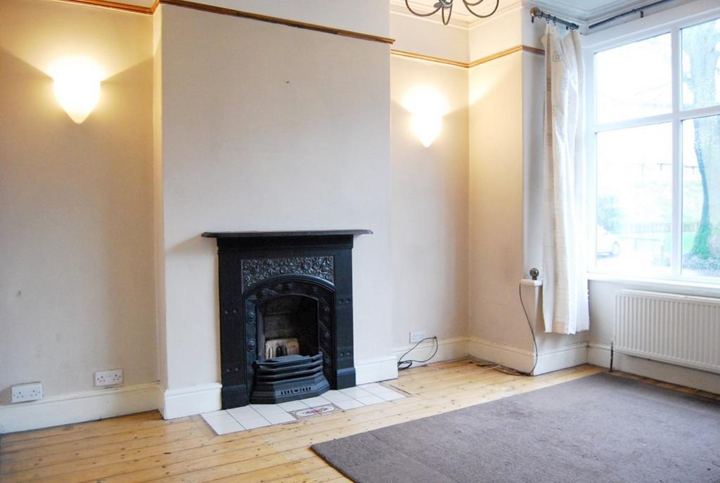 Linden Avenue, Altrincham, WA15 3 bed end of terrace house £1,600 pcm