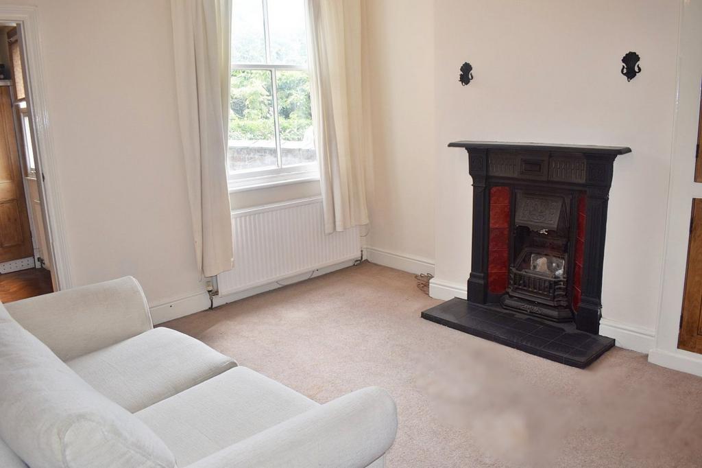Linden Avenue, Altrincham, WA15 3 bed end of terrace house £1,600 pcm