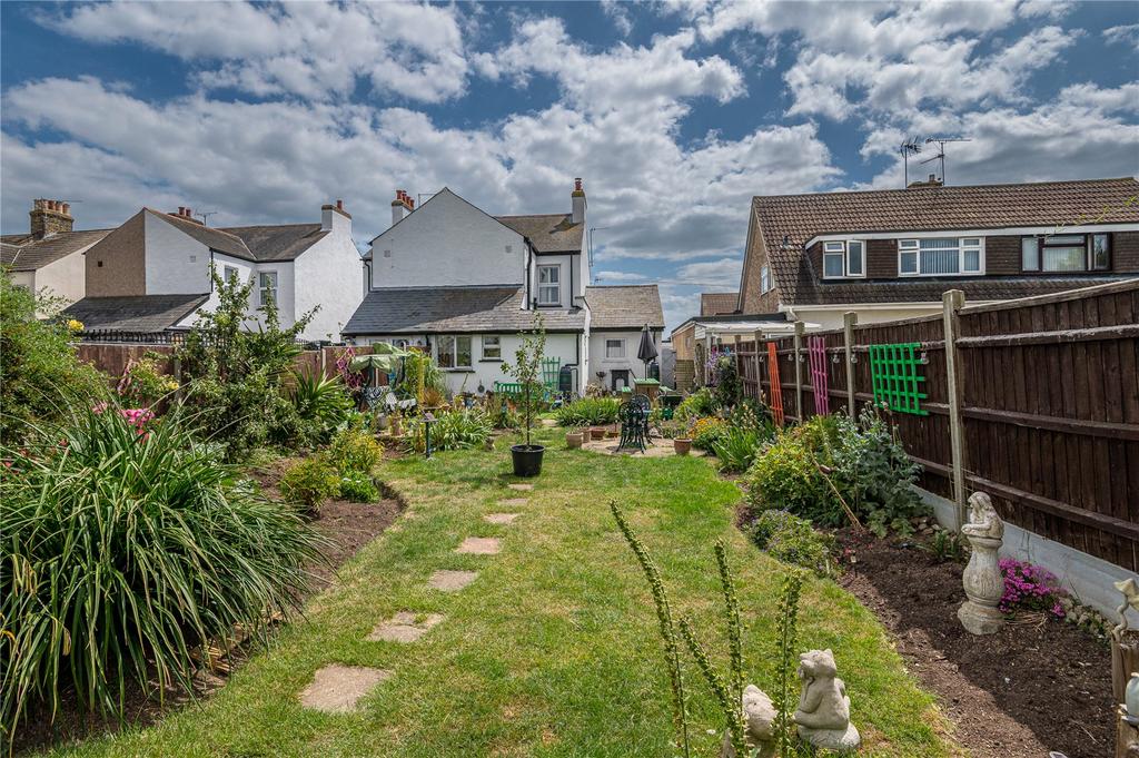 Conway Avenue, Great Wakering, SouthendonSea, Essex, SS3 3 bed semi