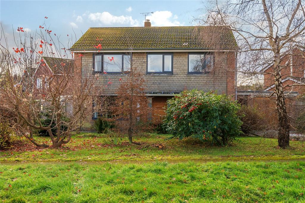 Stafford Road, Petersfield, Hampshire, GU32 4 bed detached house for