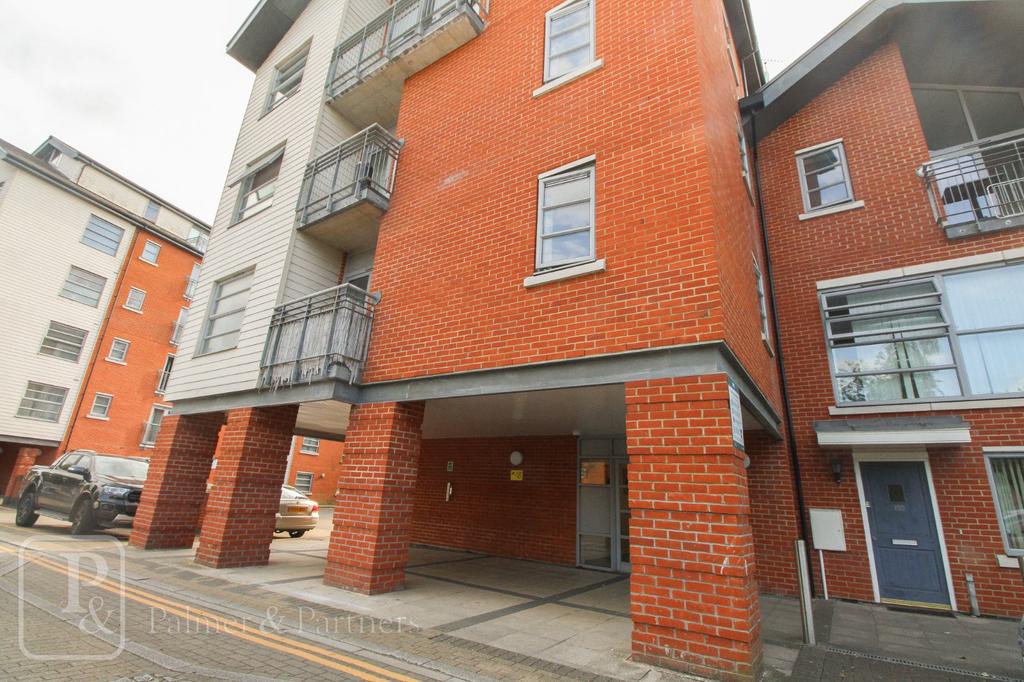 Rotary Way, Colchester, Essex, CO3 1 bed penthouse £950 pcm (£219 pw)