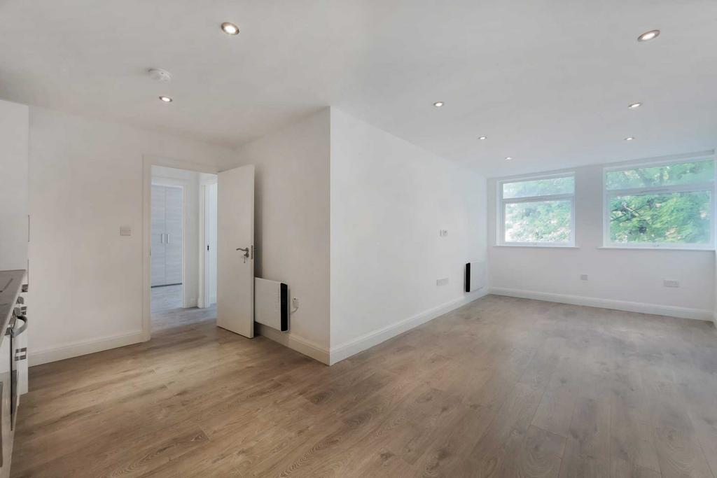 Raleigh Gardens, Mitcham 2 bed apartment for sale £430,000