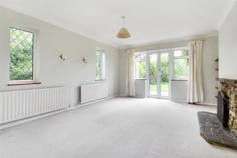 4 bedroom detached house to rent, Knowsley Way, Hildenborough, Kent, TN11