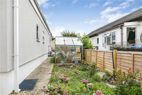 1 bedroom bungalow for sale - Bourne Avenue, Penton Park, Chertsey, Surrey, KT16