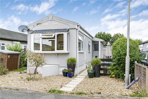 1 bedroom bungalow for sale - Bourne Avenue, Penton Park, Chertsey, Surrey, KT16