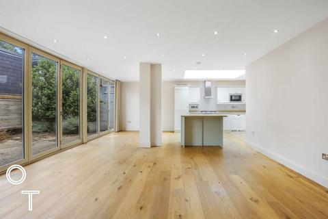12 Hampstead Lane, London, N6 4SB