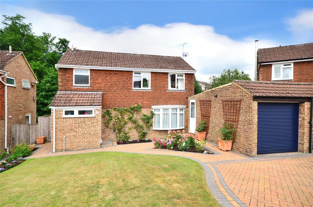 East Grinstead, West Sussex, RH19 3 bed detached house for sale £550,000