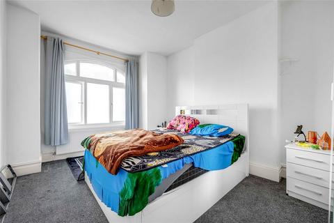 3 bedroom flat for sale - Blegborough Road, London, SW16
