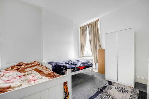 3 bedroom flat for sale - Blegborough Road, London, SW16