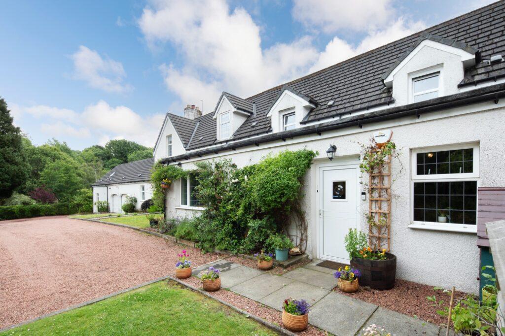 Millbrook Mews, Pilmuir Road, Newton Mearns 3 bed house for sale £345,000