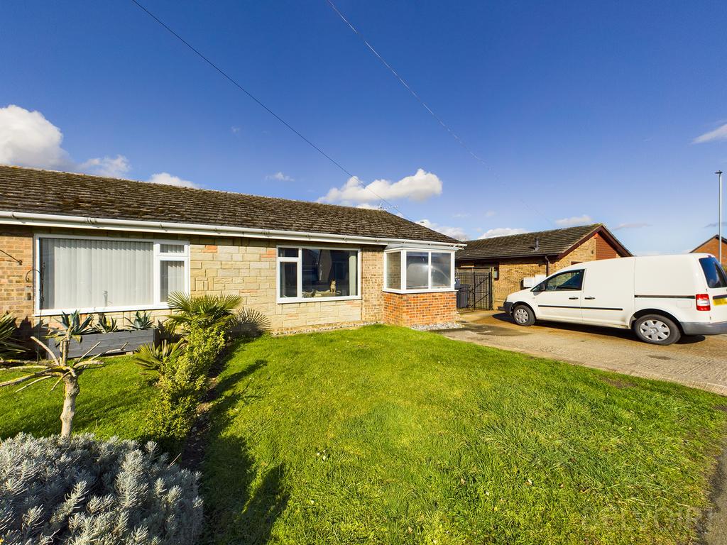 Filby Road, Swaffham, PE37 3 bed bungalow £900 pcm (£208 pw)