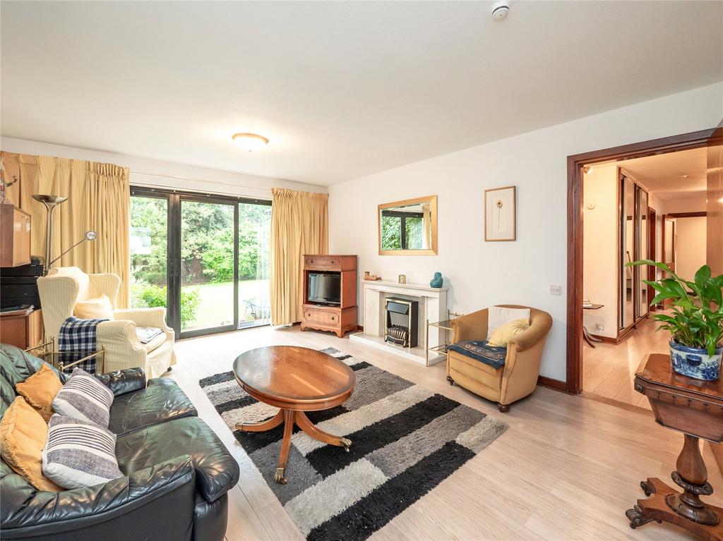 1 Southbank Court, Easter Park Drive, Edinburgh, EH4 3 bed flat for ...