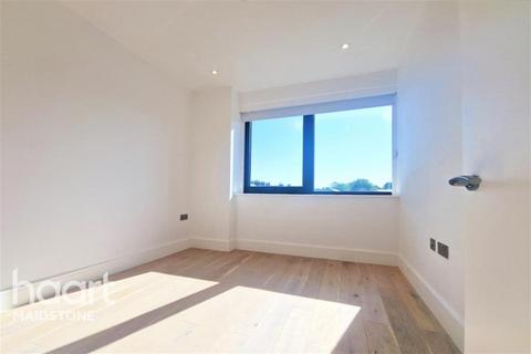 2 bedroom flat to rent, Kent House, ME15