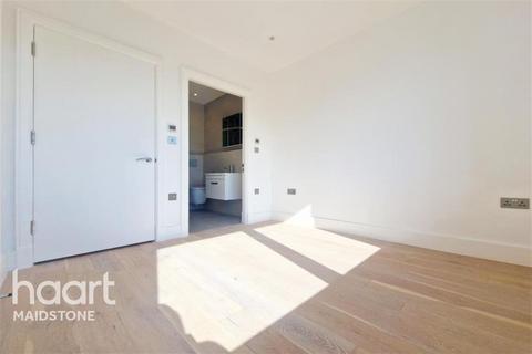 2 bedroom flat to rent, Kent House, ME15