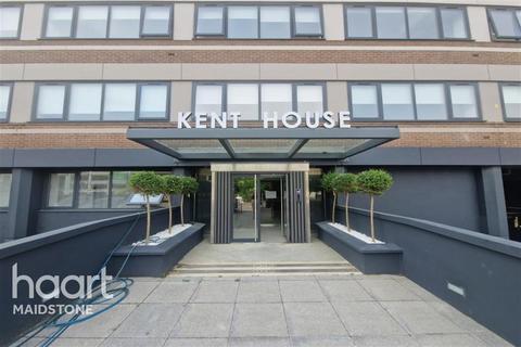 2 bedroom flat to rent, Kent House, ME15