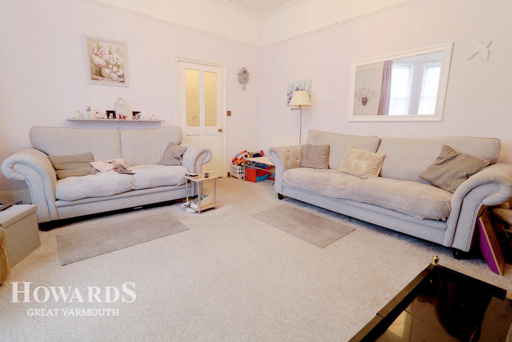 Euston Road, Great Yarmouth 5 bed terraced house £260,000