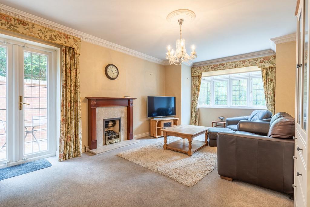 Wood End Drive, Barnt Green, B45 8JU 2 bed ground floor flat for sale ...