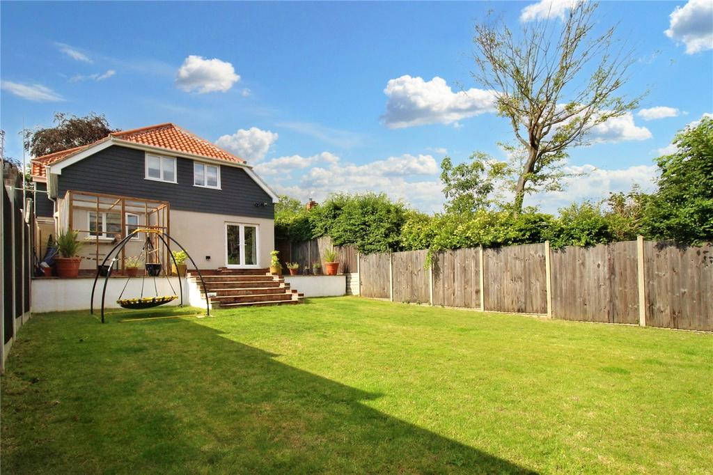 Pinewood Close, Hellesdon, Norwich... 4 bed detached house £450,000