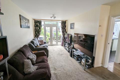 18 Bramcote Drive, Solihull, B91 2HT