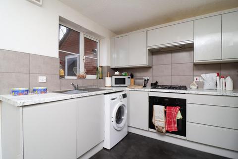 3 bedroom semi-detached house to rent, Gavin Close, Leicester, LE3