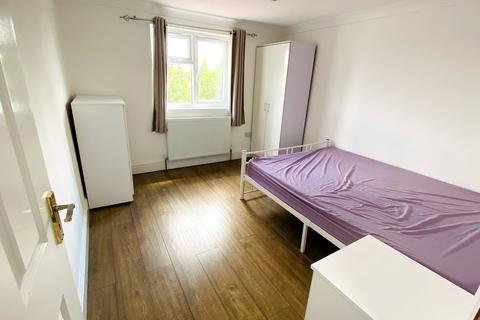 1 bedroom in a house share to rent - BEAUTIFUL DOUBLE ROOM | SINGLE FEMALE  | AVAILABLE  AUGUST , London E17