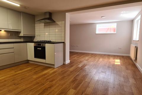 2 bedroom apartment to rent, Chester Road, Old Trafford