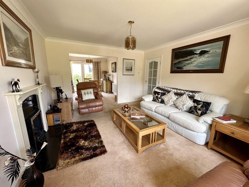 Hauplands Way, West Kilbride 3 bed semidetached villa £185,000