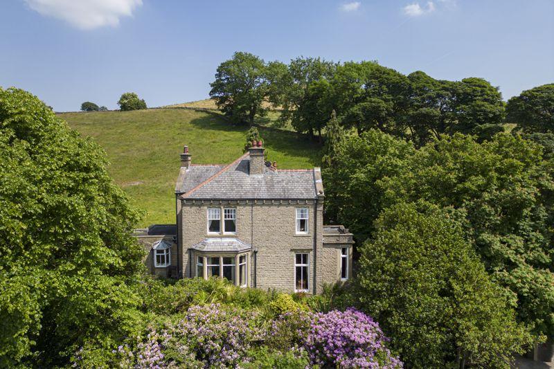 Holly Bank, Beestonley Lane, Stainland HX4 9PN 5 bed detached house for