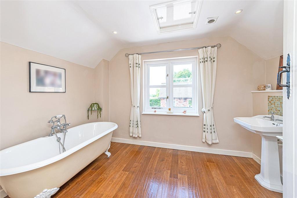 Bed 1 En Suite