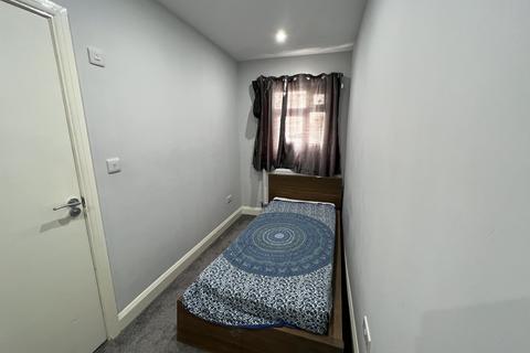 undefined, Sunningdale Avenue, Feltham
