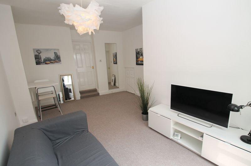 Summerhill Road, St Bristol 1 bed flat £900 pcm (£208 pw)