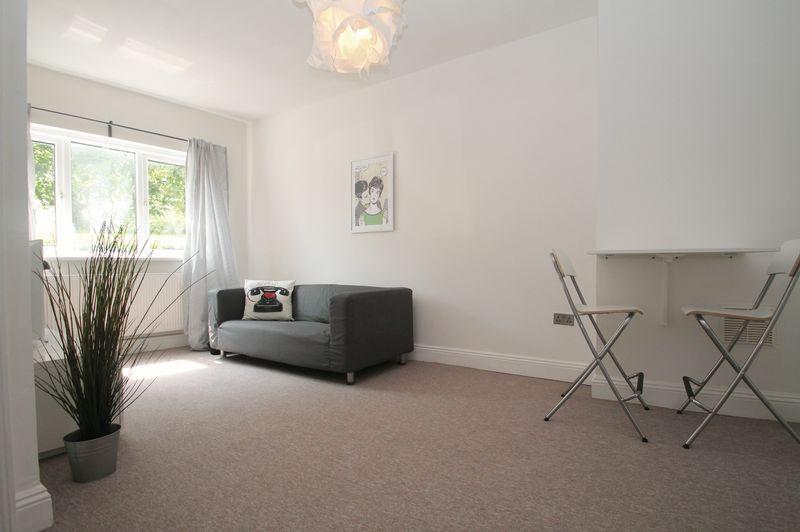 Summerhill Road, St Bristol 1 bed flat £900 pcm (£208 pw)