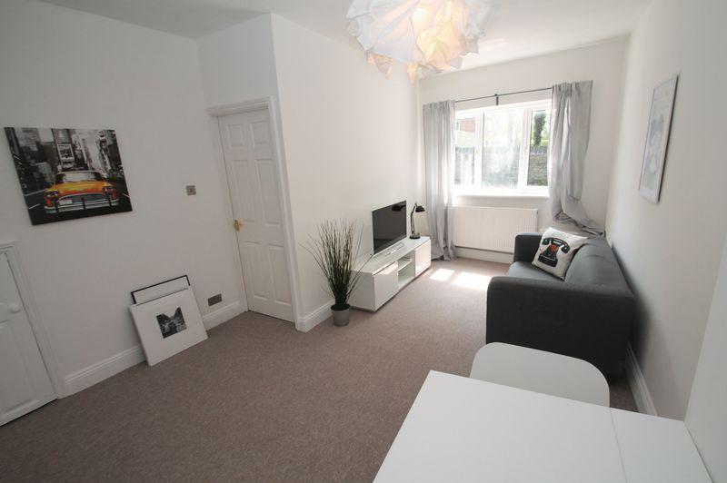 Summerhill Road, St Bristol 1 bed flat £900 pcm (£208 pw)