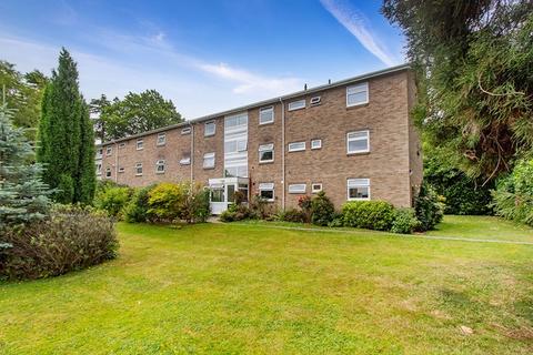 3 bedroom ground floor flat to rent, 3 Bedroom Ground Floor Flat with Private Terrace and Garage, Sandrock Road, Tunbridge Wells