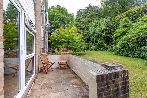 3 bedroom ground floor flat to rent, 3 Bedroom Ground Floor Flat with Private Terrace and Garage, Sandrock Road, Tunbridge Wells