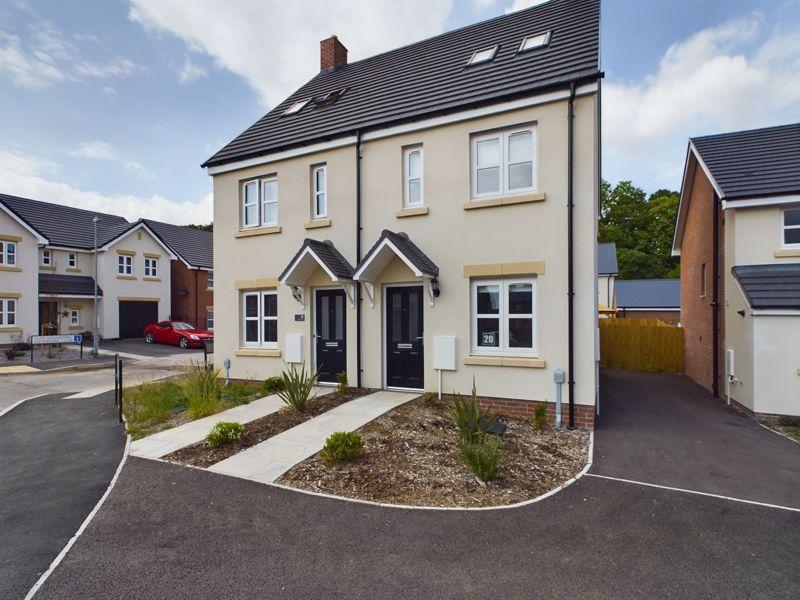 Bretherton Way, Abergavenny 3 bed semidetached house £275,000