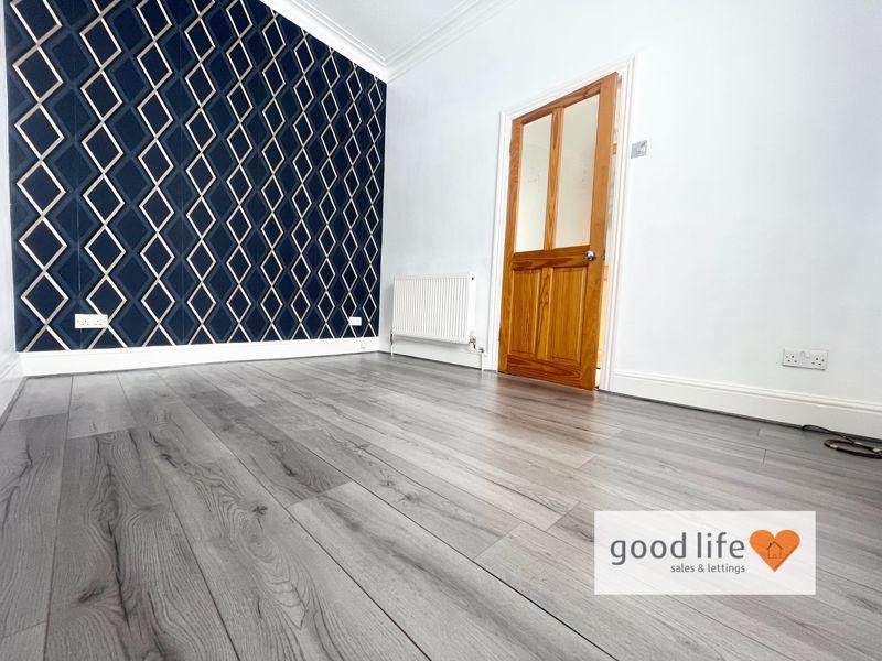 Queens Crescent, Sunderland SR4 3 bed terraced house £695 pcm (£160 pw)