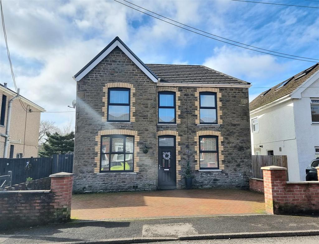 Lone Road, Clydach, Swansea 3 bed detached house for sale £275,000