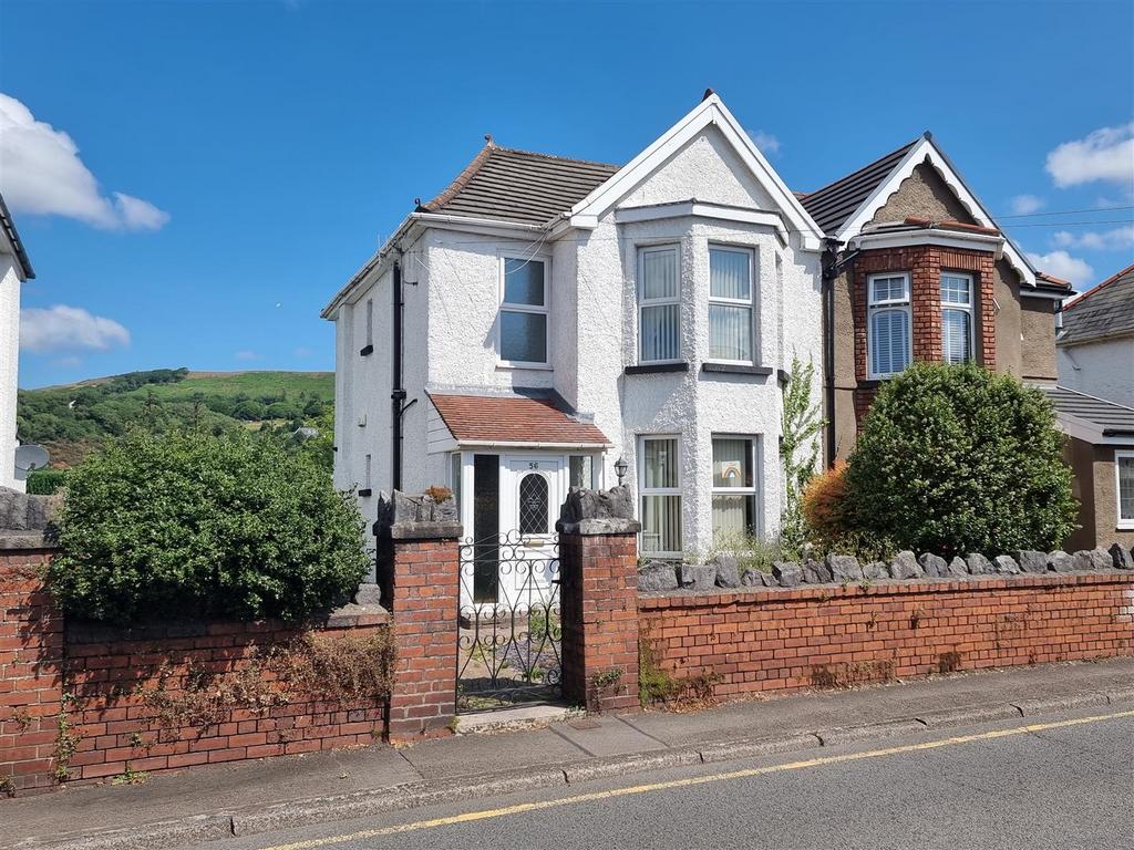 Wern Road, Skewen, Neath 2 bed semidetached house £200,000