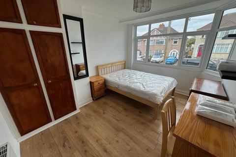 4 bedroom semi-detached house to rent, Mackie Road, Filton, Bristol